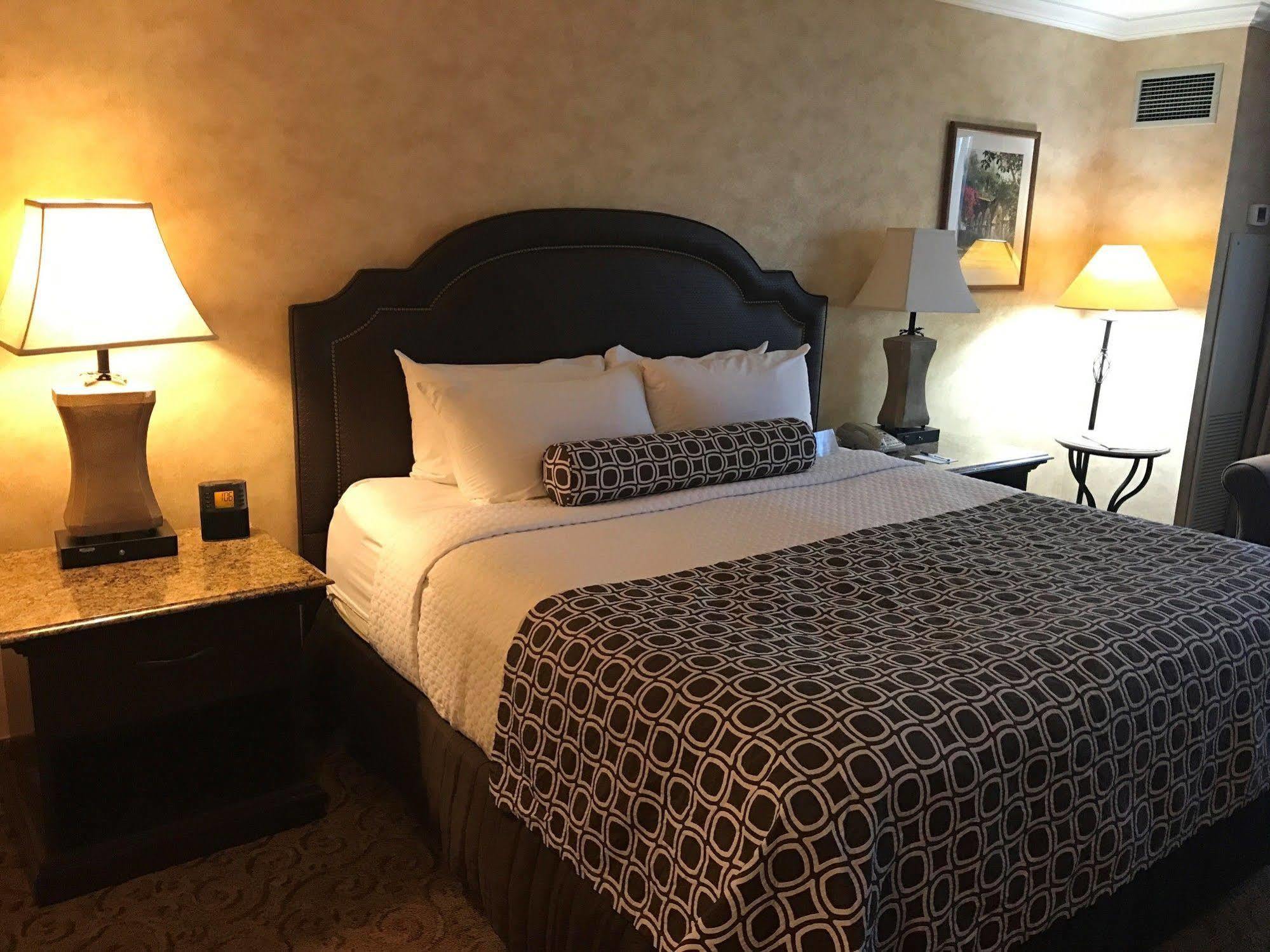 Delta Hotels By Marriott Anaheim Garden Grove Dış mekan fotoğraf